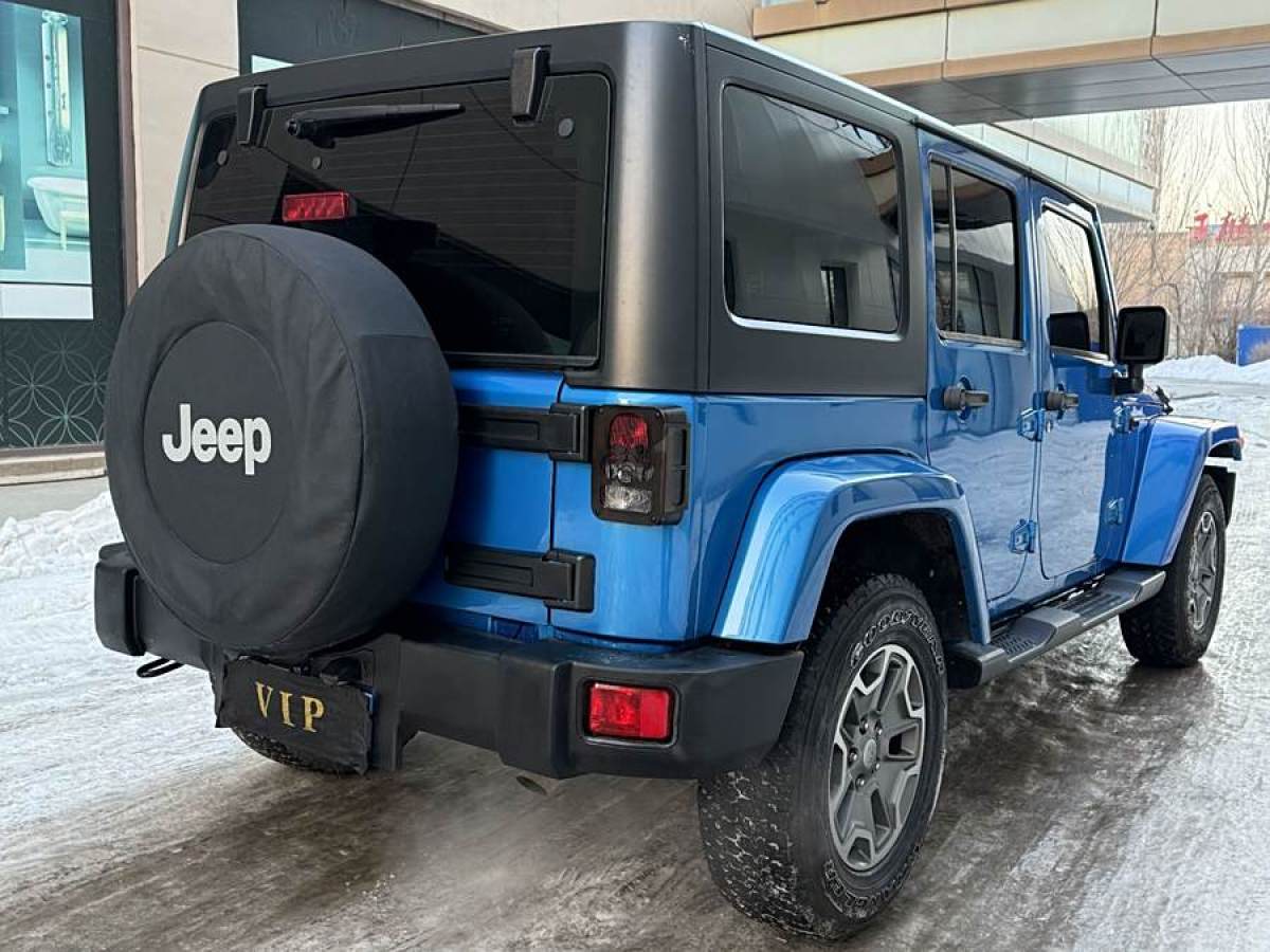 Jeep 牧馬人  2015款 3.0L Sahara 四門版圖片