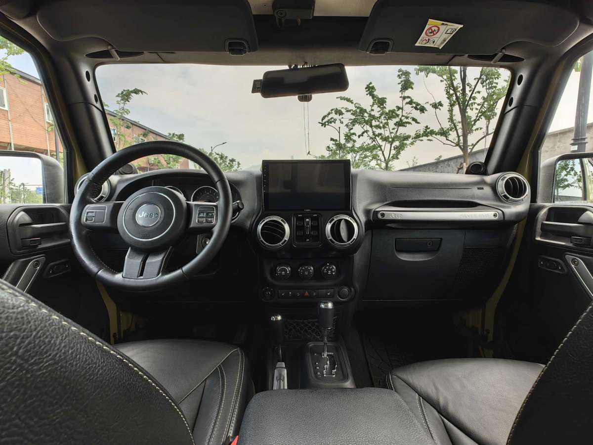 2013年10月Jeep 牧马人  2013款 3.6L Sahara 四门版