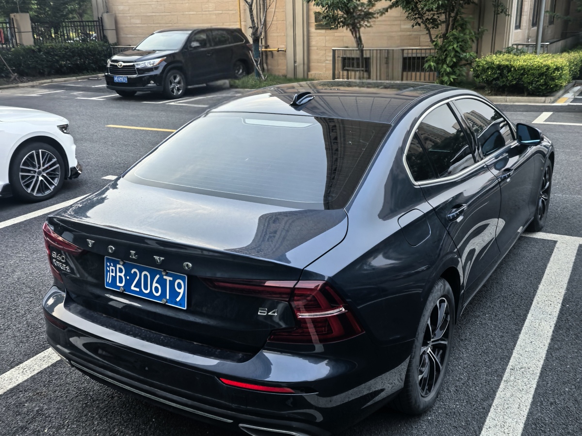 沃爾沃 S60L  2022款 B4 智逸豪華版圖片