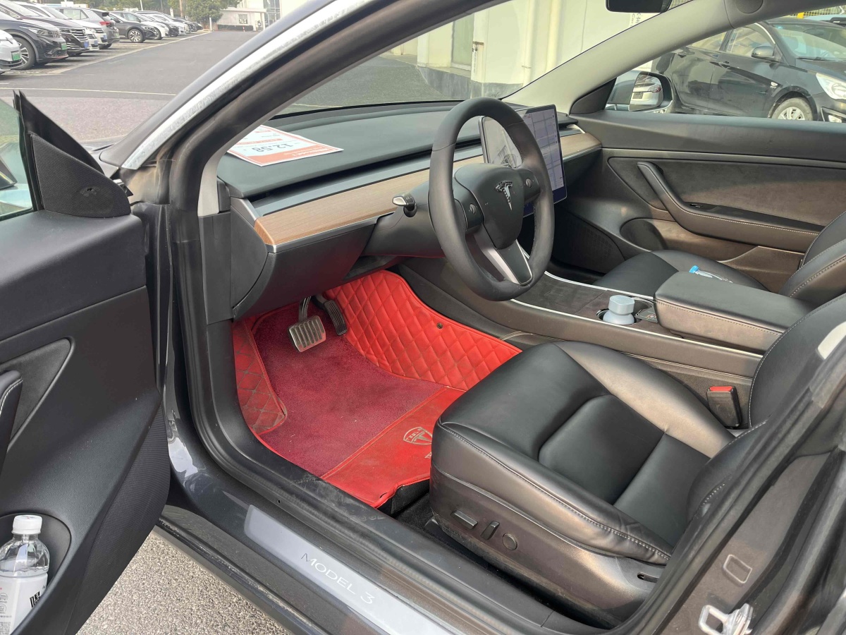 特斯拉 Model 3  2019款 標(biāo)準(zhǔn)續(xù)航后驅(qū)升級版圖片