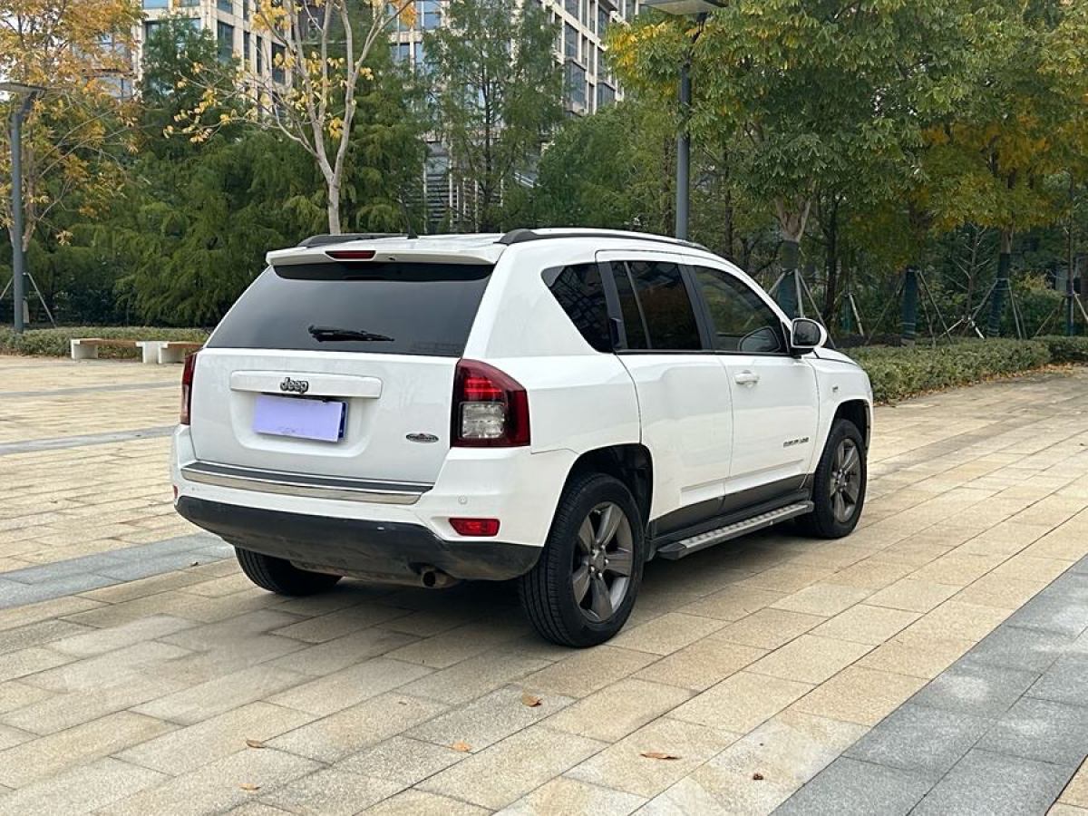 Jeep 指南者  2014款 2.4L 四驅(qū)蛇行珍藏版圖片