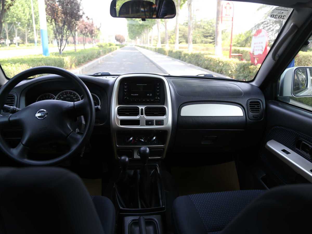 2016年4月日产 日产帕拉丁  2013款 2.4L 四驱行政型