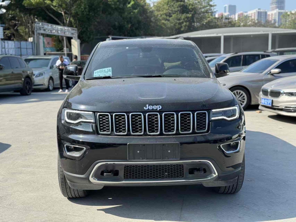 Jeep 大切諾基  2020款 3.0L 專業(yè)導(dǎo)航版圖片