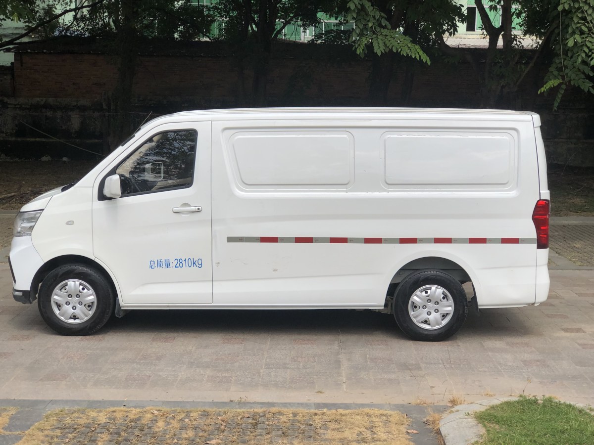 長(zhǎng)安輕型車(chē) 睿行EM80  2022款 平頂背掀門(mén)2座60kW圖片