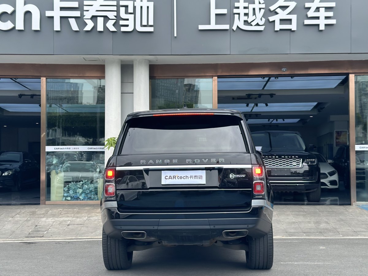 路虎 揽胜  2022款 3.0 L6 400PS 传世加长经典版图片