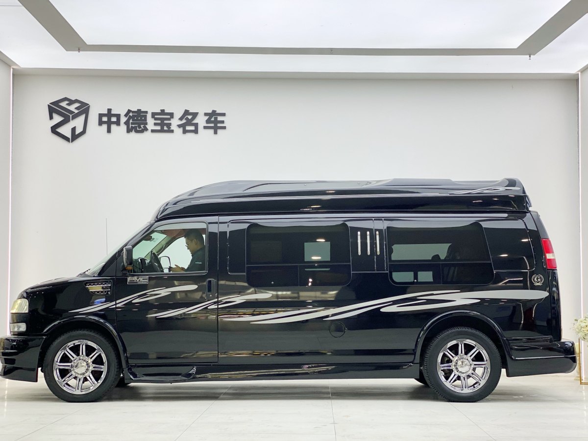 2013年2月GMC SAVANA  2012款 6.0L 總裁級(jí)隱私屏版