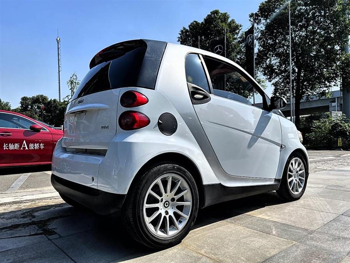 2010年11月smart fortwo  2011款 1.0 MHD 硬頂激情版