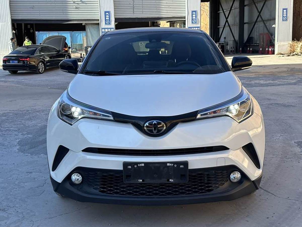 豐田 C-HR  2020款 2.0L 領(lǐng)先版圖片