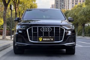 奥迪Q7 奥迪 55 TFSI quattro S line运动型