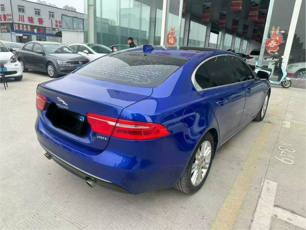 捷豹 XE  2018款 2.0T 200PS 兩驅(qū)R-Sport運(yùn)動(dòng)版圖片