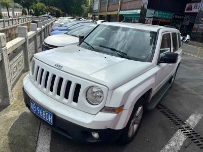 2015年4月 Jeep 自由客(進(jìn)口) 2.0L 運(yùn)動(dòng)版圖片