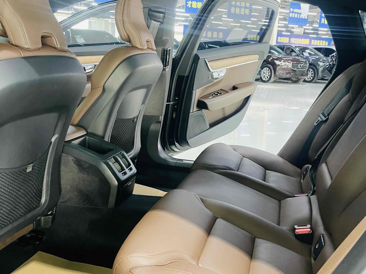 2023年7月沃爾沃 S90  2023款 B5 智逸豪華版