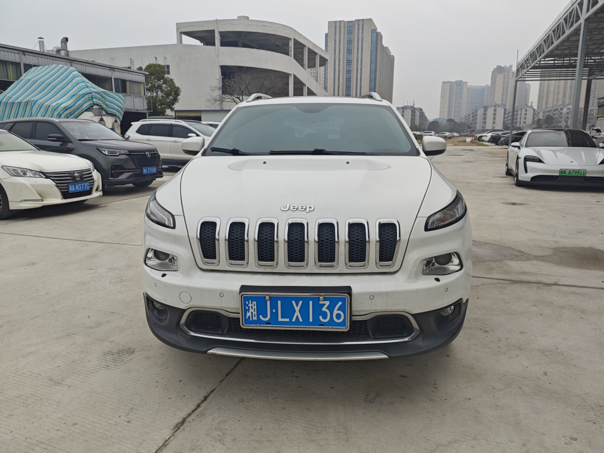 Jeep 自由光  2016款 2.4L 優(yōu)越版圖片