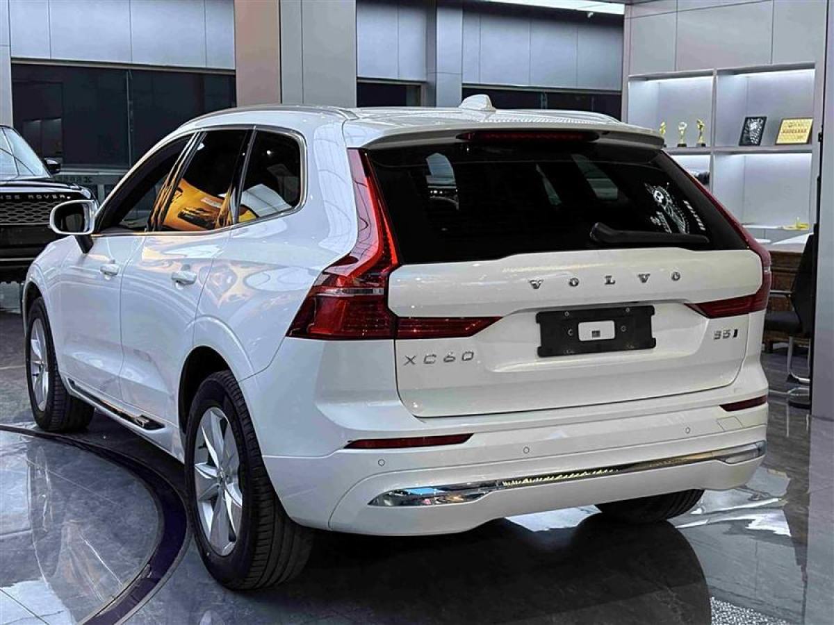 沃爾沃 XC60  2022款 B5 四驅智逸豪華版圖片