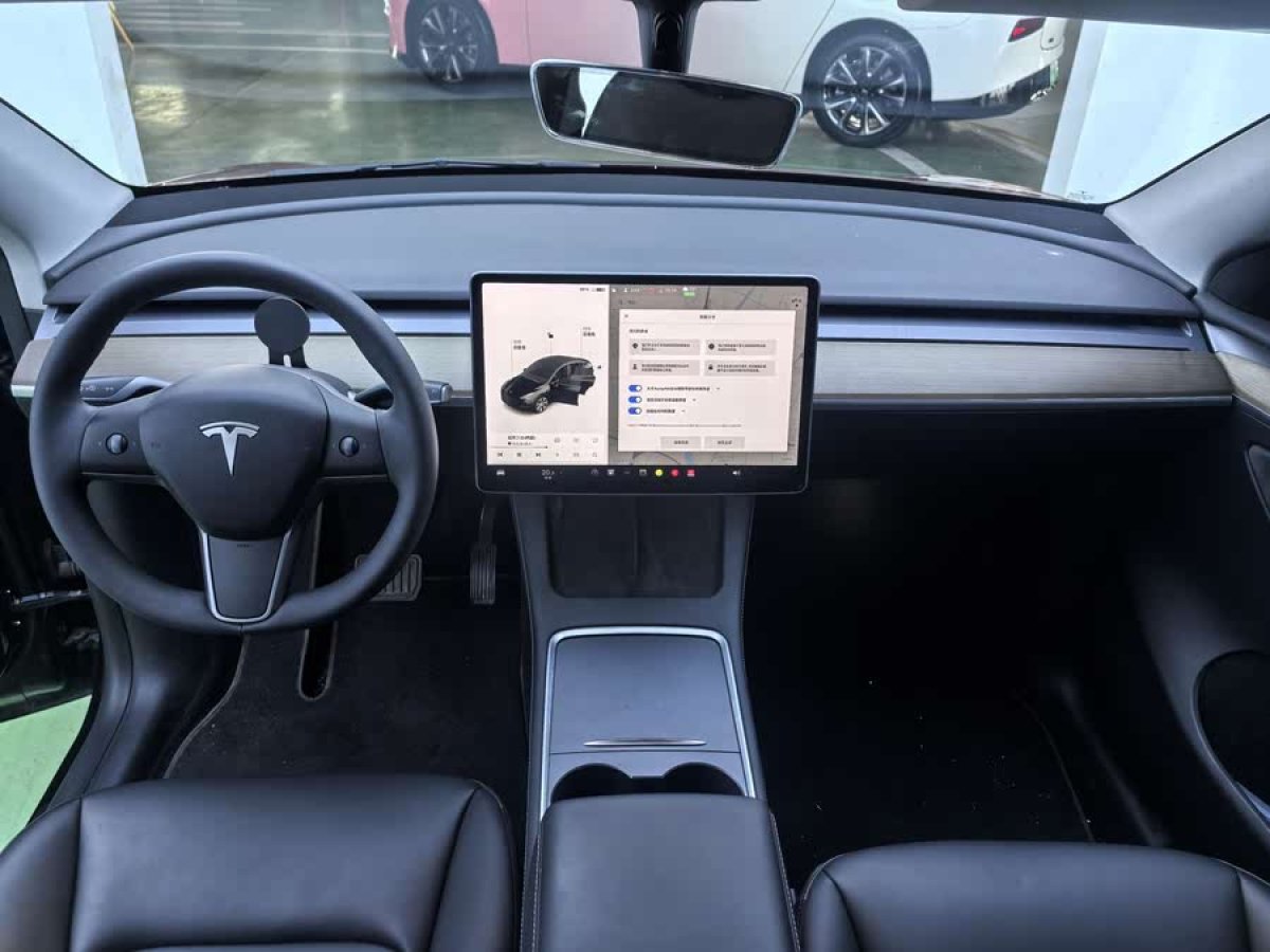 特斯拉 Model Y  2021款 標(biāo)準(zhǔn)續(xù)航后驅(qū)版圖片