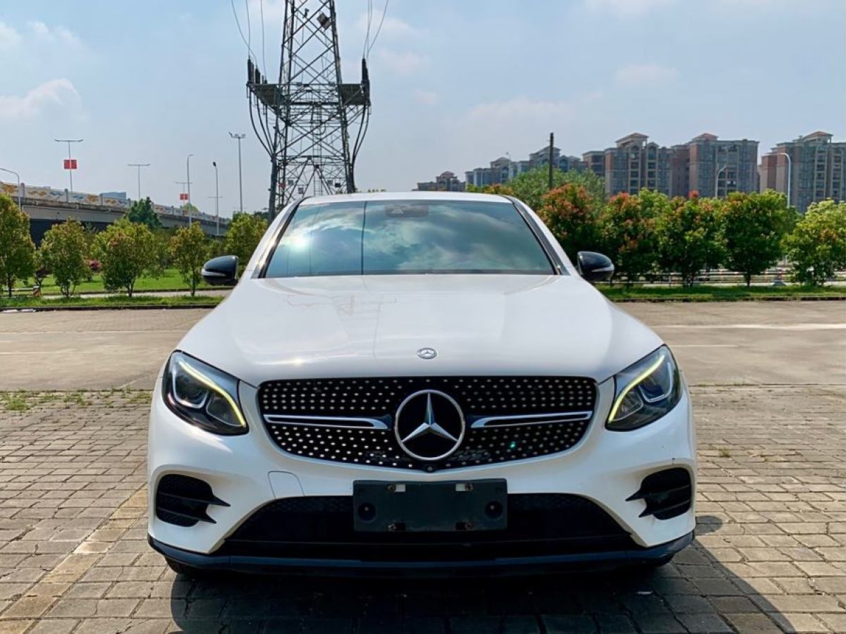 2017年4月奔馳 奔馳GLC  2023款 改款 GLC 260 4MATIC 轎跑SUV