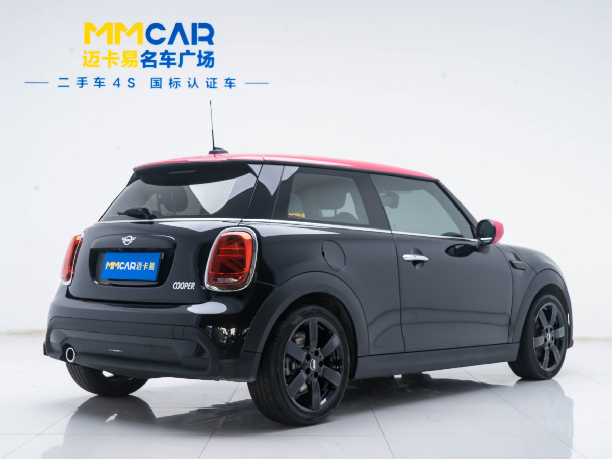 MINI MINI  2023款 改款 1.5T COOPER 藝術(shù)家圖片