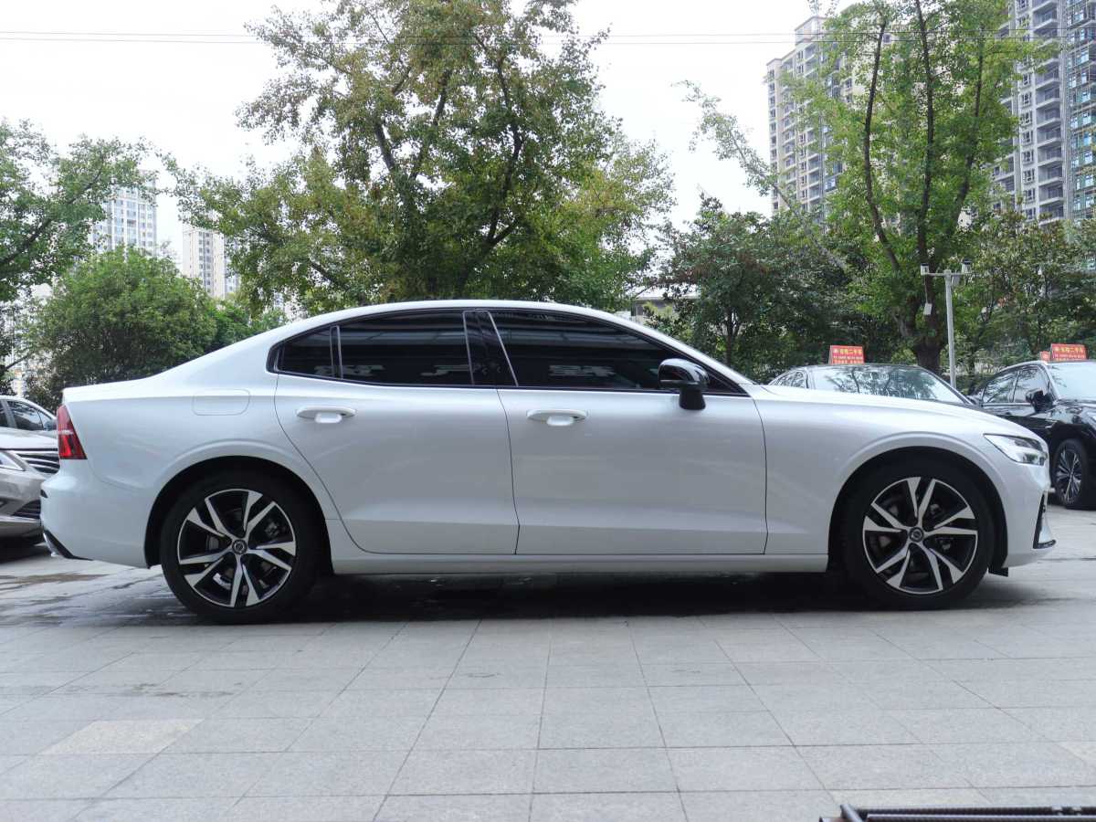 沃爾沃 S60L  2022款 B4 智遠(yuǎn)豪華版圖片