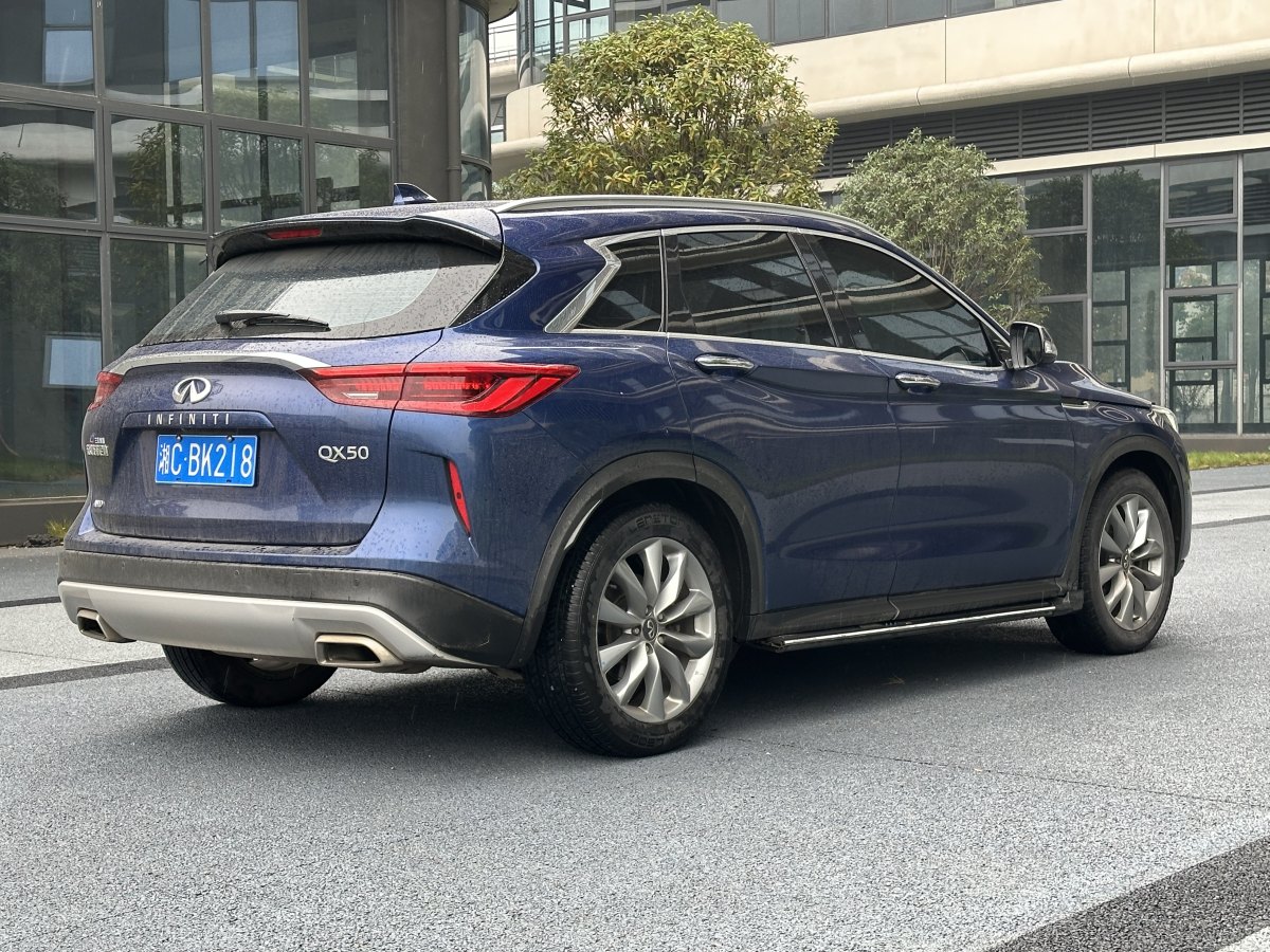 英菲尼迪 QX50  2020款 改款 2.0T 四驅(qū)菁英版圖片