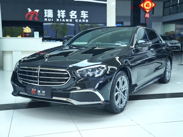 奔驰 奔驰E级  2021款 改款 E 300 L 运动时尚型