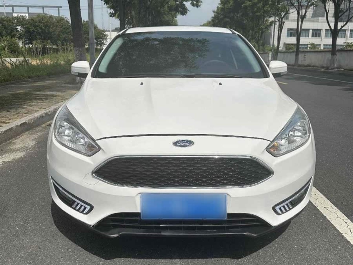 福特 ?？怂? 2015款 兩廂 1.6L 自動(dòng)風(fēng)尚型圖片