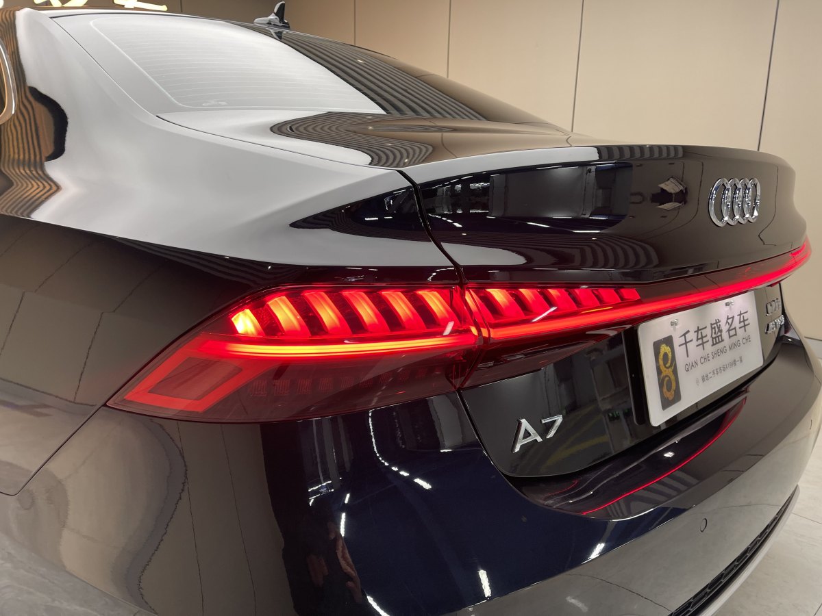 奧迪 奧迪A7L  2024款 45TFSI S-line 筑夢(mèng)型 流晶套裝圖片