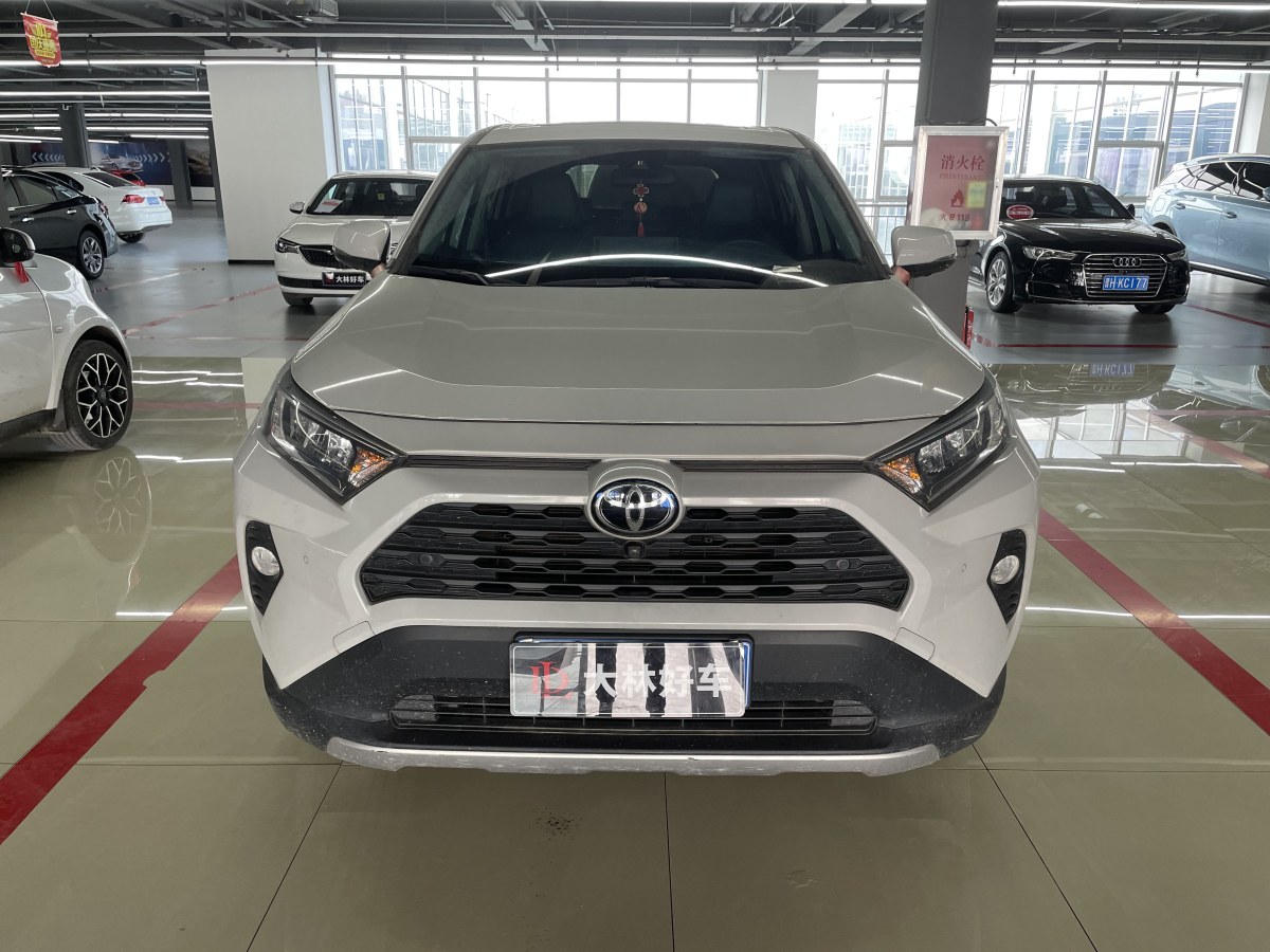 豐田 RAV4  2018款 榮放 2.0L CVT兩驅(qū)風尚版圖片