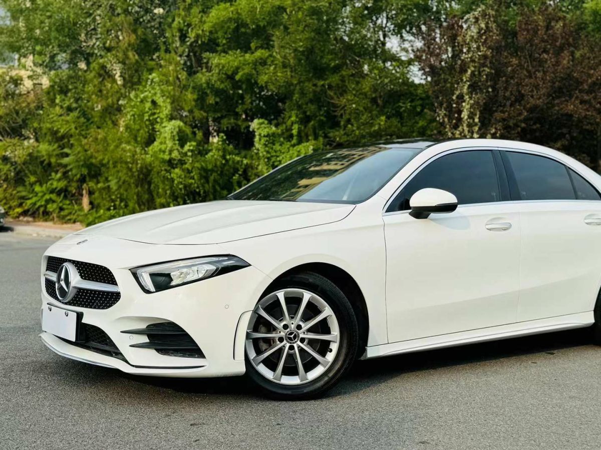 奔馳 奔馳A級  2019款  A 220 L 4MATIC 運動轎車圖片