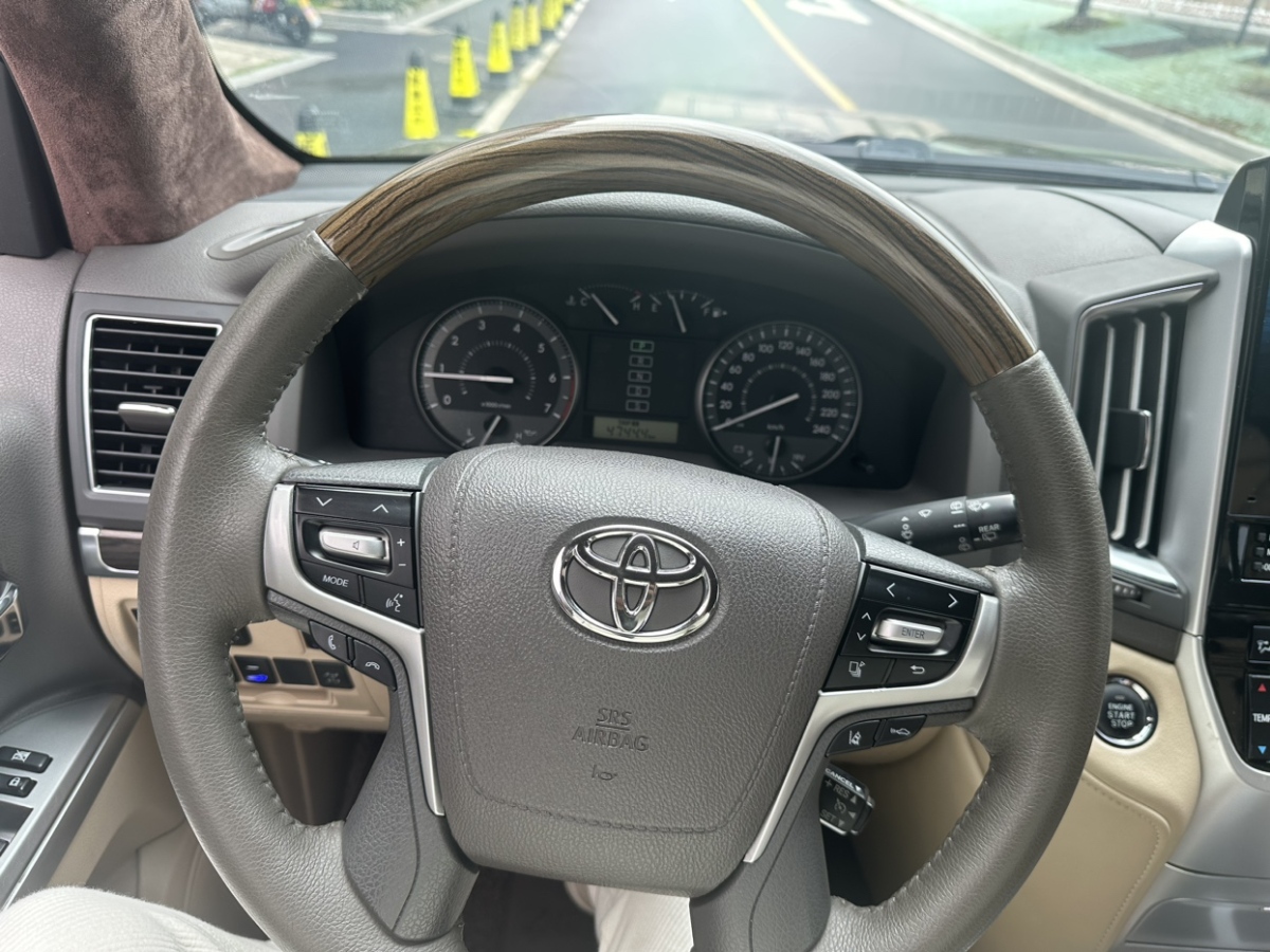 丰田 兰德酷路泽  2015款 4.0L V6 中东低配版图片