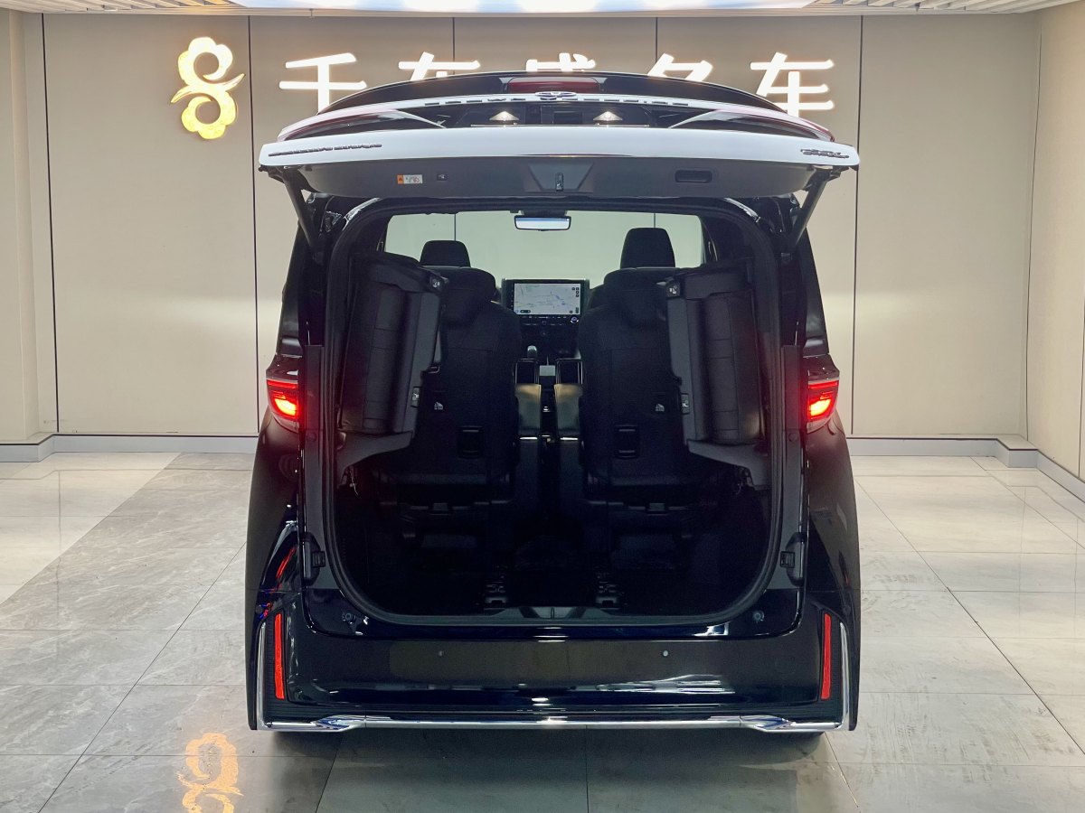 豐田 威爾法  2024款 皇冠 雙擎 2.5L 至尊行政版圖片
