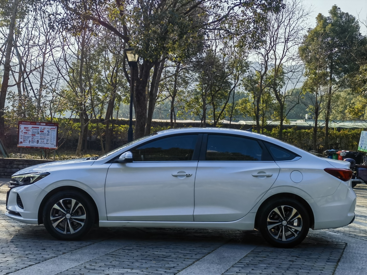 長(zhǎng)安 逸動(dòng)  2019款  高能版 1.6L GDI 手動(dòng)先鋒型 國(guó)VI圖片