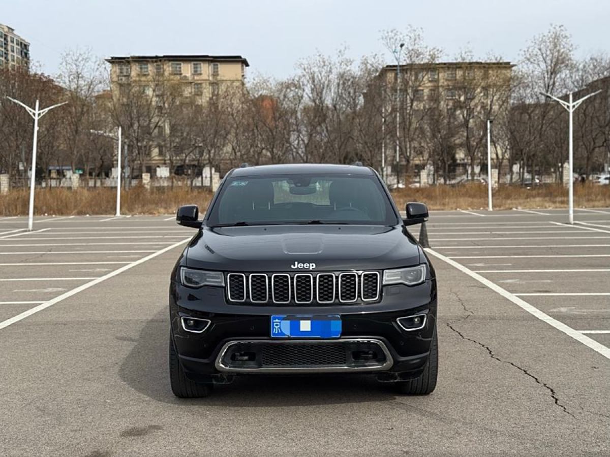 2018年7月Jeep 大切諾基  2017款 3.0L 舒享導(dǎo)航版