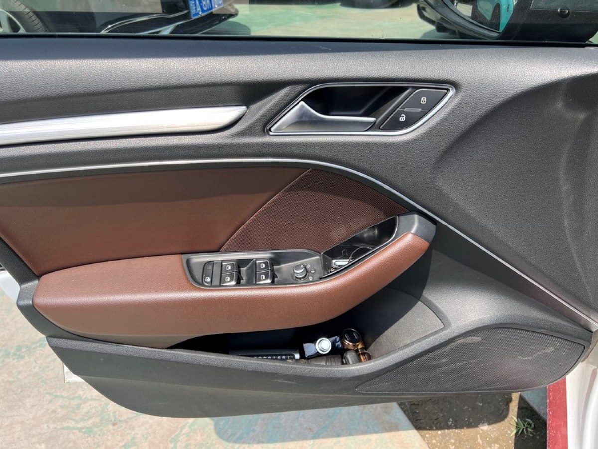 奥迪 奥迪A3  2015款 Limousine 40 TFSI 自动舒适型图片