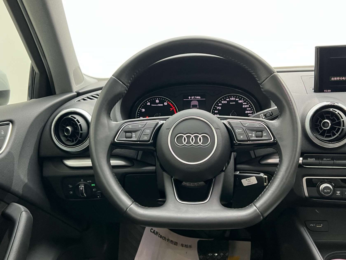 奧迪 奧迪A3  2015款 A3 1.4TFSI 35TFSI 百萬紀(jì)念智領(lǐng)型圖片
