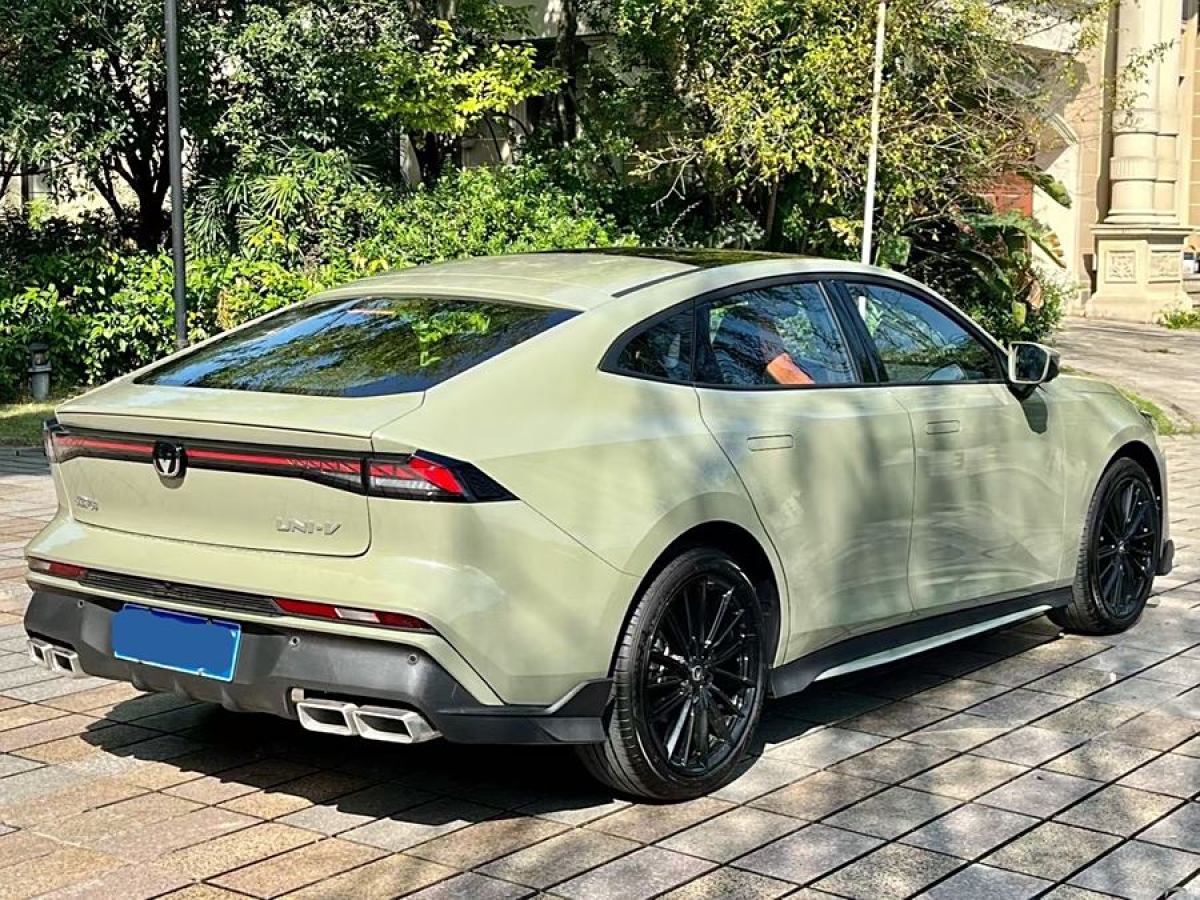 長(zhǎng)安 長(zhǎng)安UNI-V  2024款 1.5T 尊貴運(yùn)動(dòng)型圖片