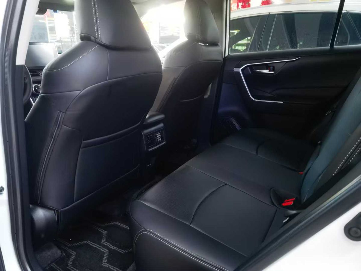 豐田 RAV4榮放  2023款 2.0L CVT兩驅(qū)20周年鉑金紀(jì)念版圖片