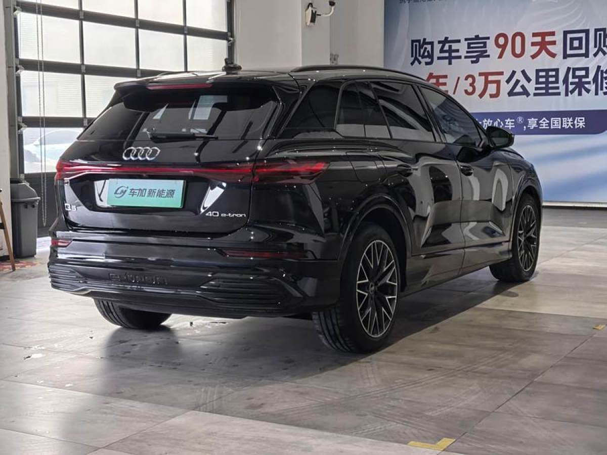 奧迪 奧迪Q5 e-tron  2022款 40 e-tron 星耀型 機(jī)甲套裝圖片