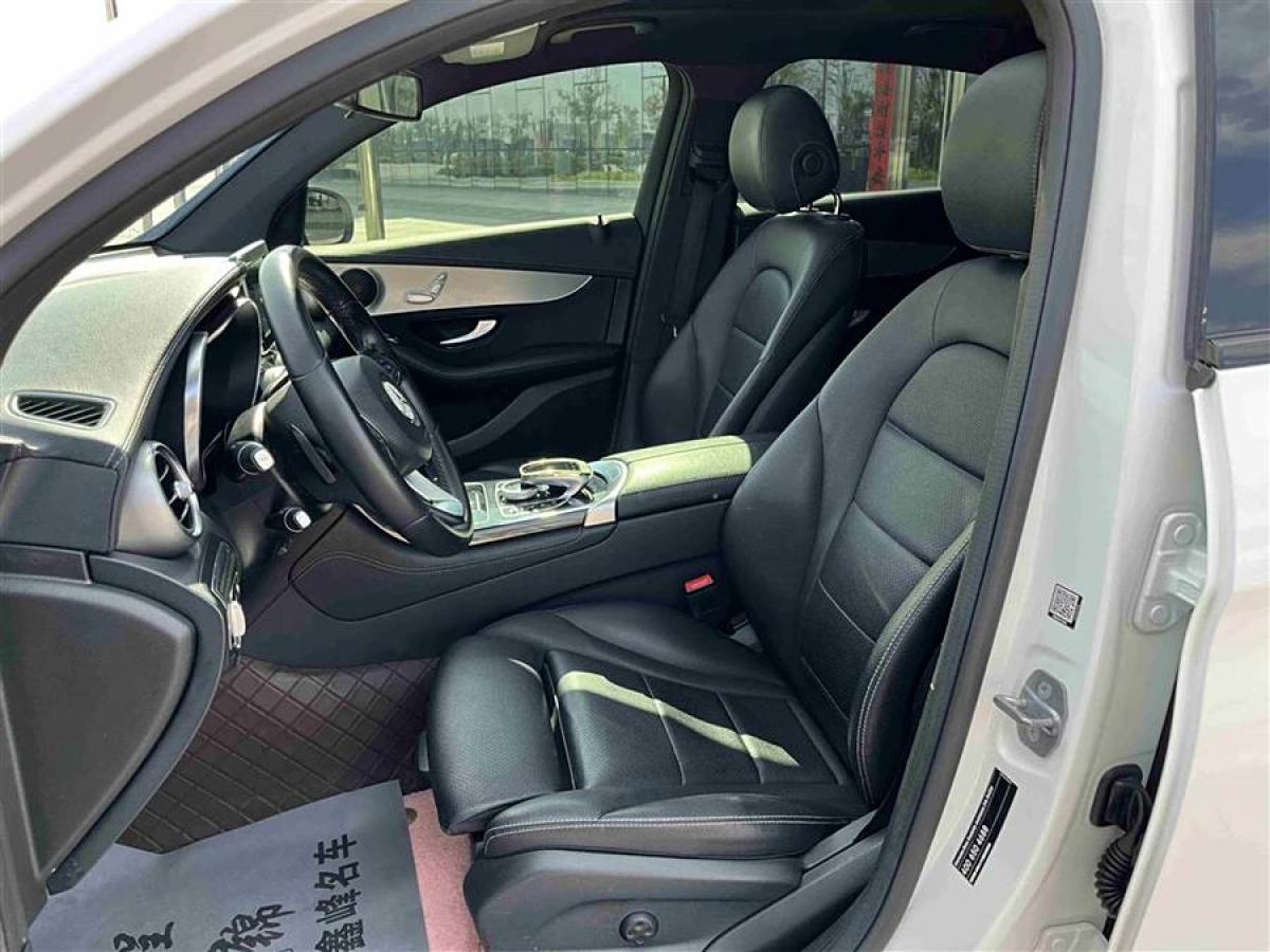 2019年1月奔馳 奔馳GLC  2023款 GLC 300 4MATIC 轎跑SUV