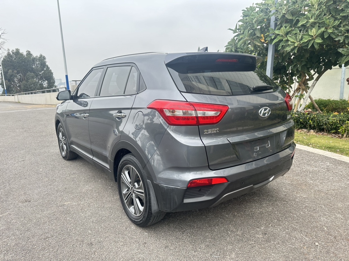 現(xiàn)代 ix25  2015款 1.6L 自動兩驅(qū)尊貴型DLX圖片