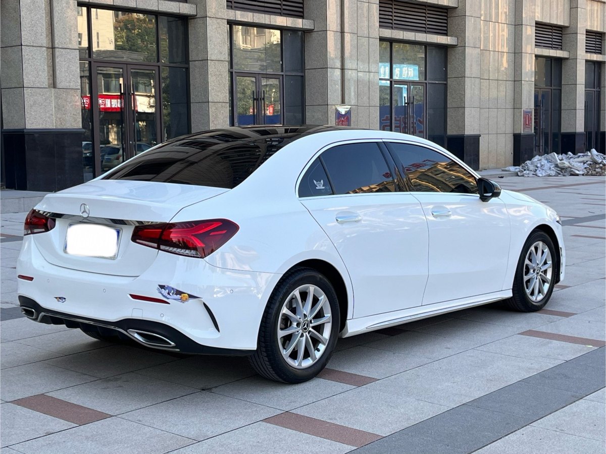 奔馳 奔馳A級  2020款 改款 A 200 L 運動轎車動感型圖片