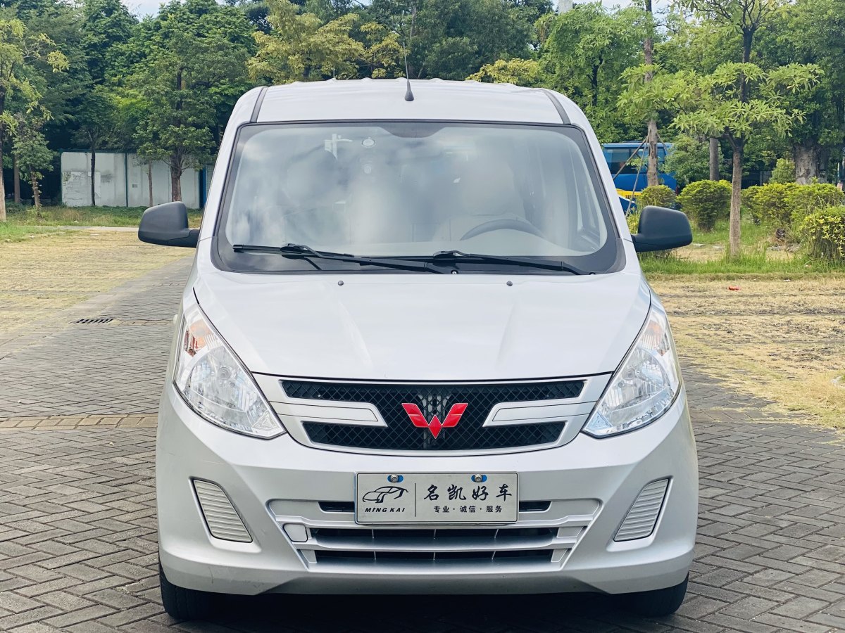 五菱 五菱榮光V  2019款  1.5L廂式運(yùn)輸車實(shí)用型圖片