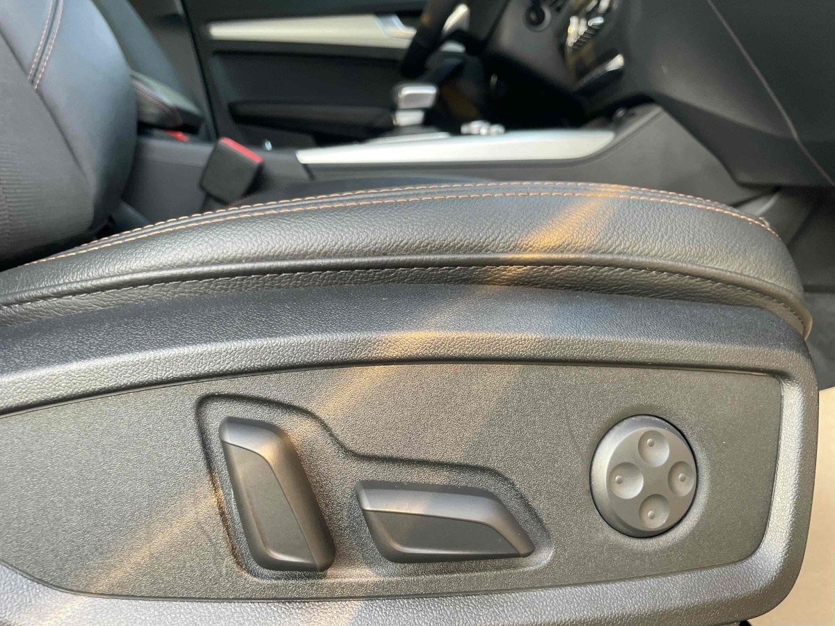 2019年5月奧迪 奧迪Q5L  2018款 40 TFSI 榮享時(shí)尚型
