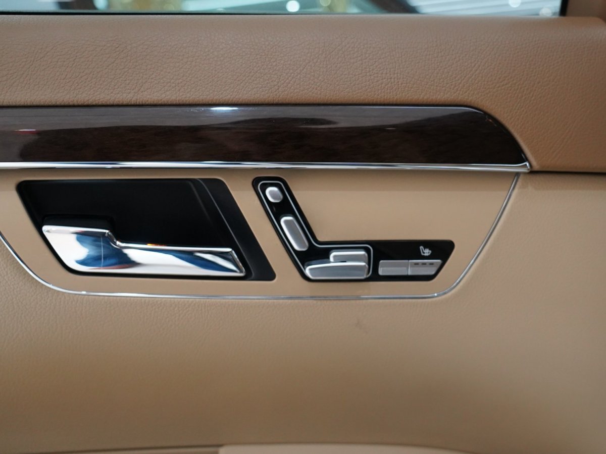 2011年12月奔驰 奔驰S级  2012款 S 300 L 尊贵型 Grand Edition