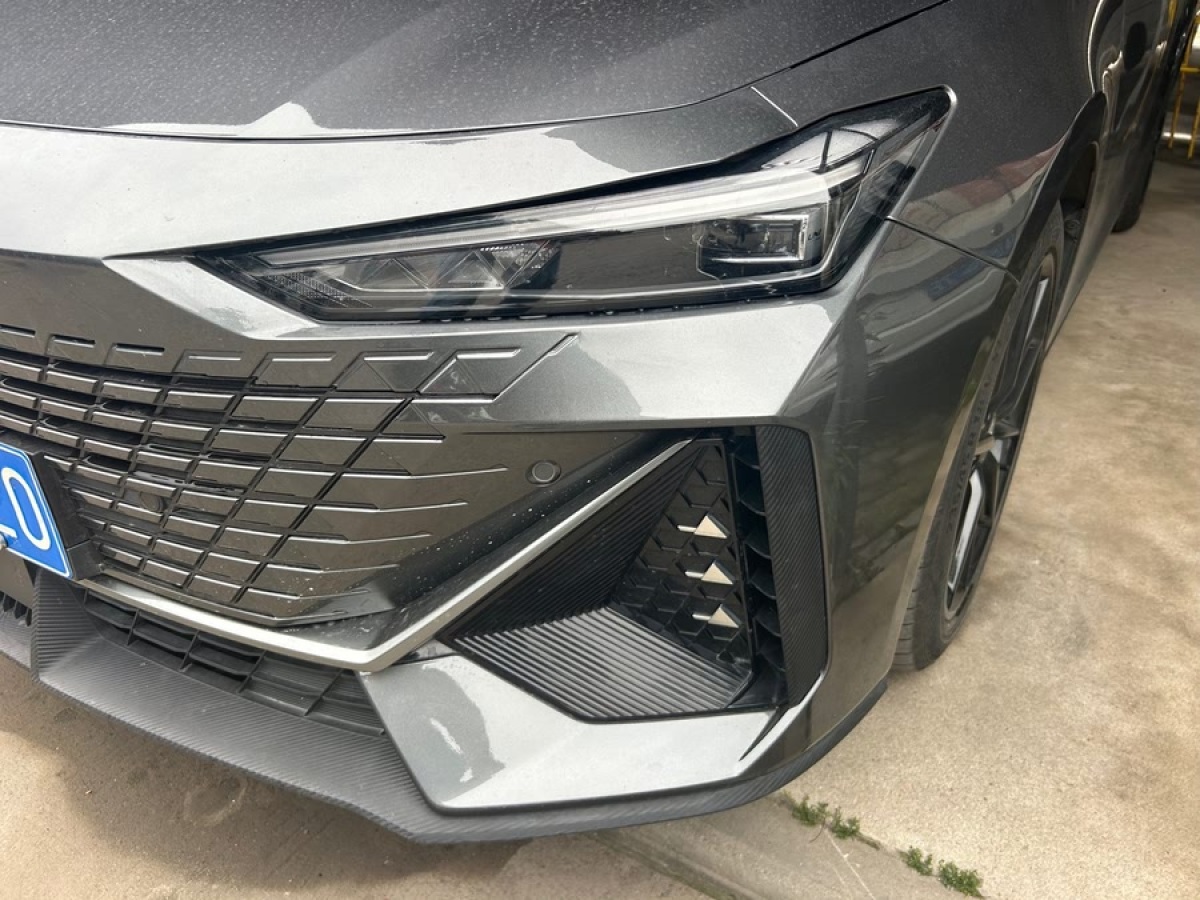 長安 長安UNI-V  2023款 1.5T 尊享型圖片