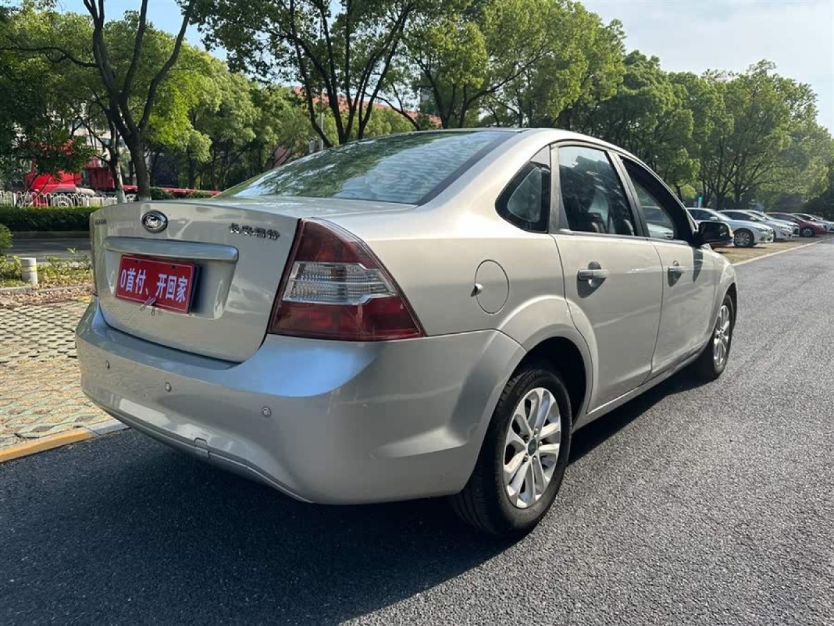 福特 ?？怂? 2012款 三廂經(jīng)典 1.8L 手動(dòng)時(shí)尚型圖片