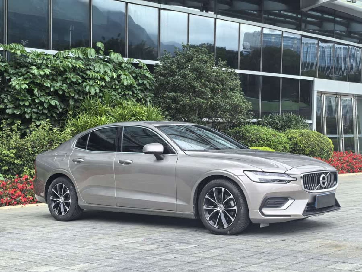 沃爾沃 S60L  2022款 B4 智逸豪華版圖片