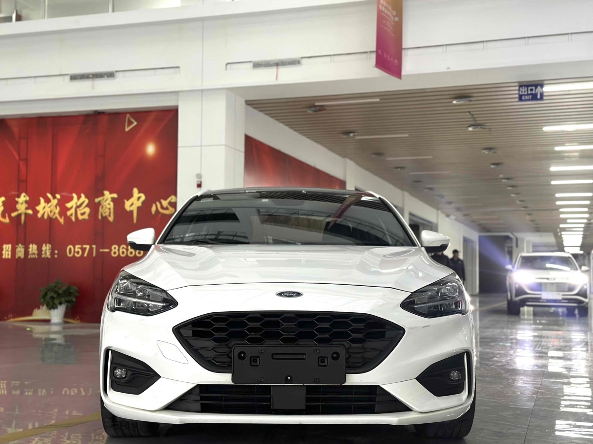 福特 福克斯  2021款 三廂 EcoBoost 180 自動(dòng)ST Line圖片