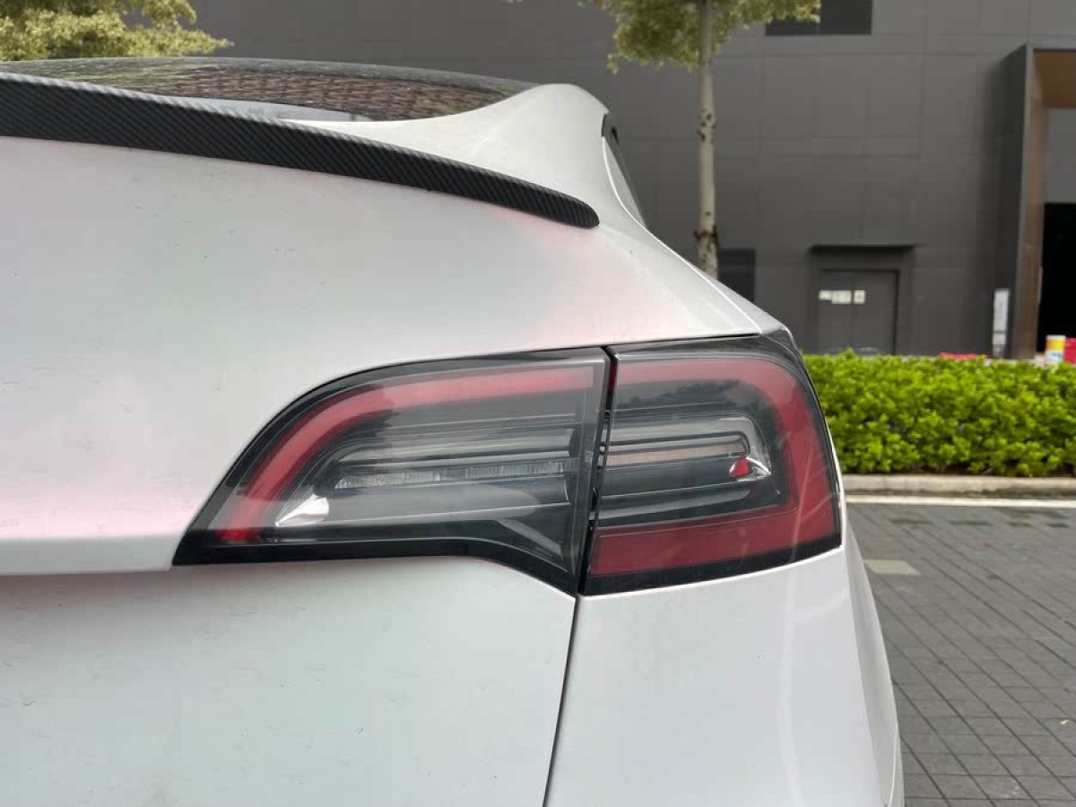 特斯拉 Model Y  2024款 后輪驅(qū)動(dòng)版圖片