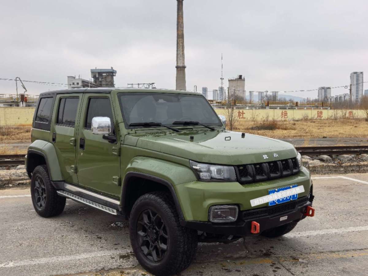 北京 BJ40  2021款 2.3T 自動四驅(qū)刀鋒英雄版至尊型圖片