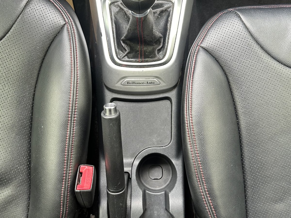 中華 V3  2019款  1.5L 手動(dòng)精英型圖片